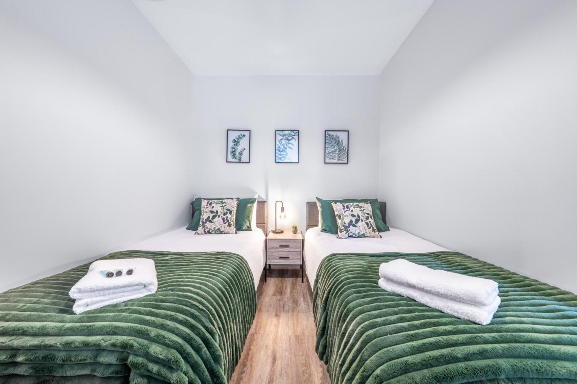 Potters Bar - Free Parking - Private Bathroom - Netflix - 4 Mins Walk To Station - 20 Mins Direct Trains To London 外观 照片