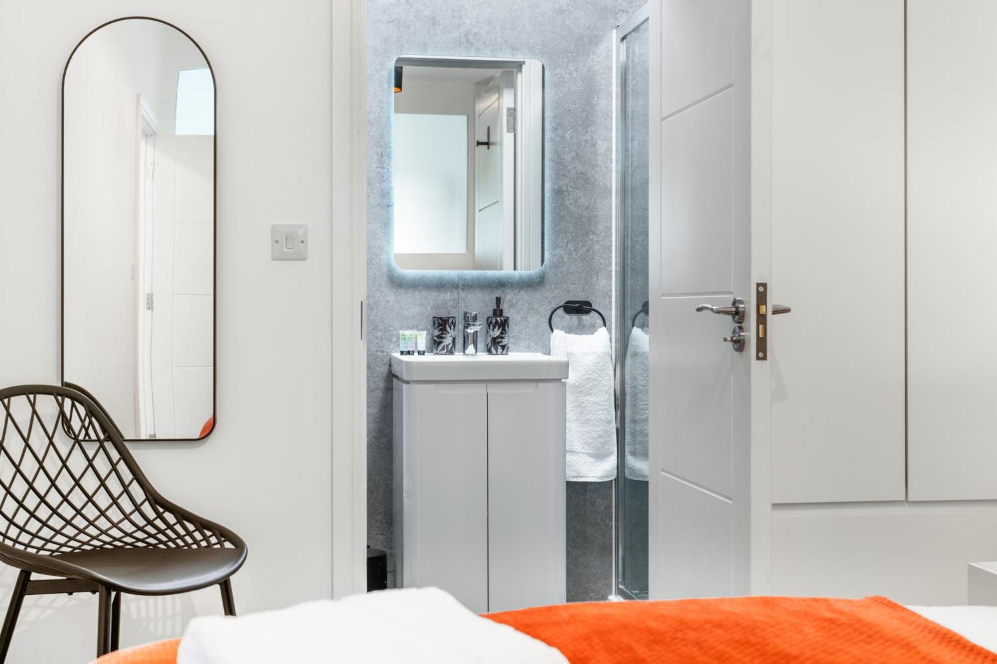 Potters Bar - Free Parking - Private Bathroom - Netflix - 4 Mins Walk To Station - 20 Mins Direct Trains To London 外观 照片