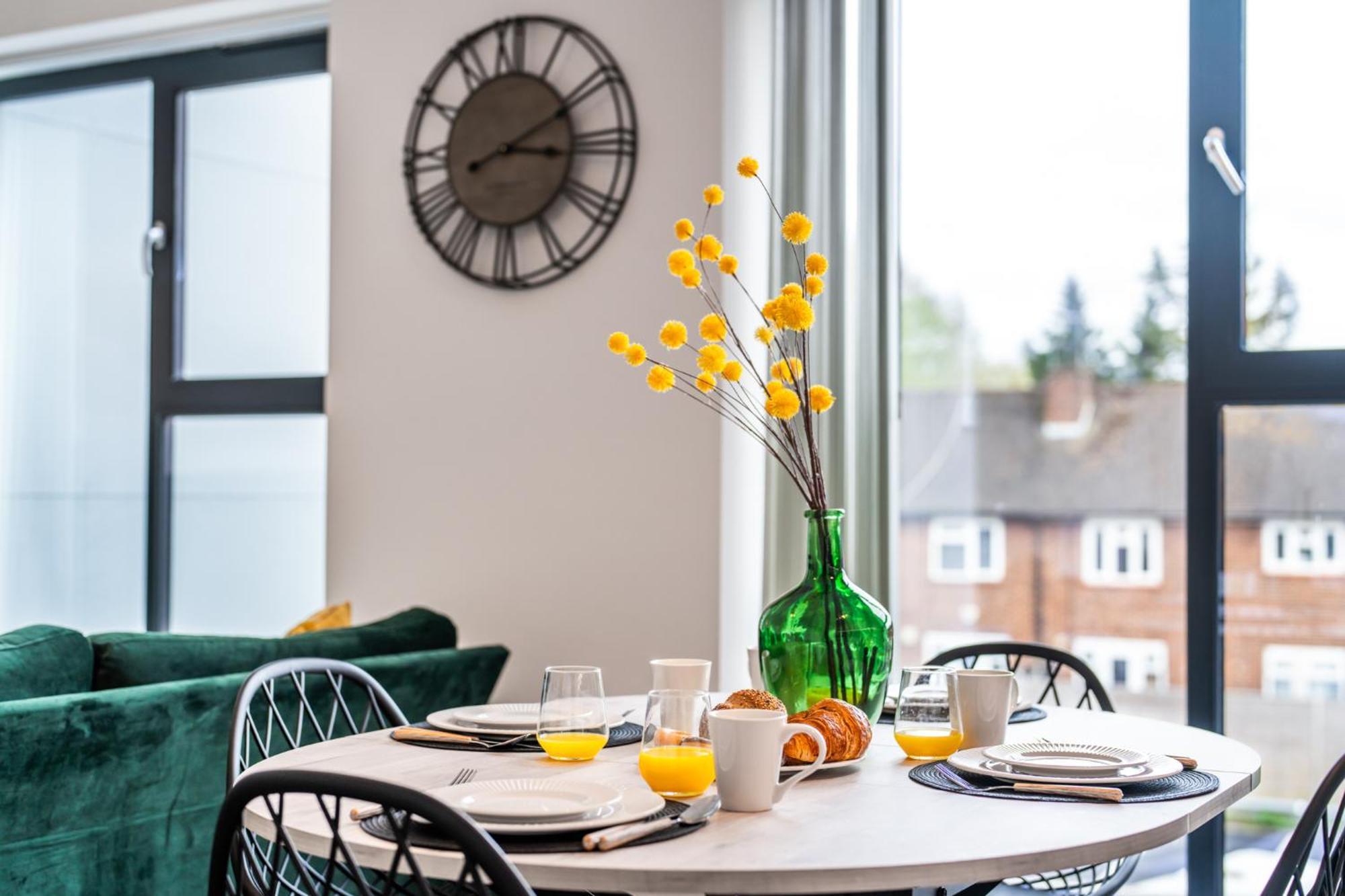 Potters Bar - Free Parking - Private Bathroom - Netflix - 4 Mins Walk To Station - 20 Mins Direct Trains To London 外观 照片