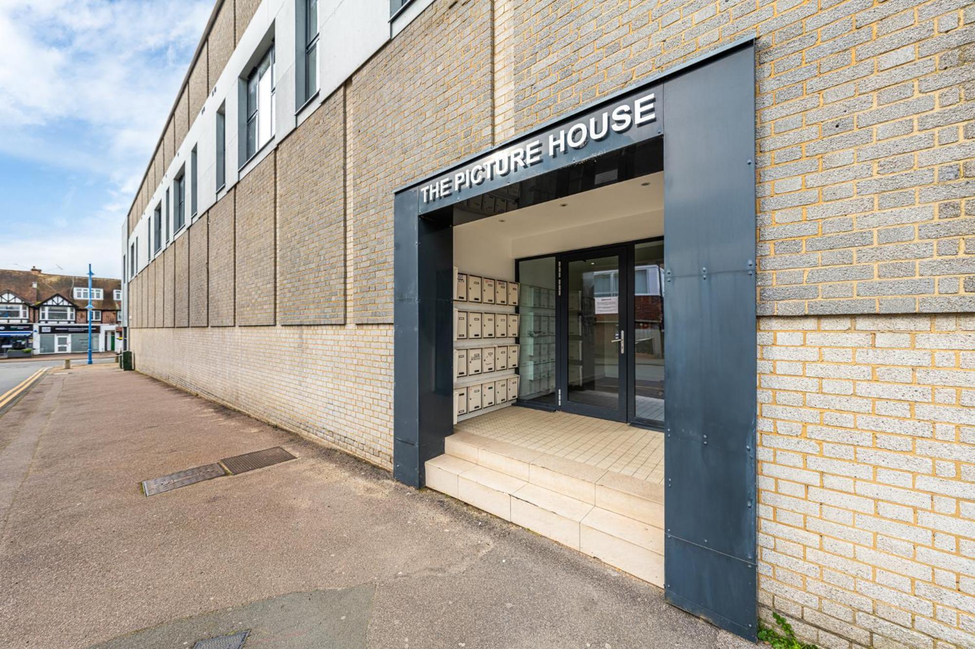 Potters Bar - Free Parking - Private Bathroom - Netflix - 4 Mins Walk To Station - 20 Mins Direct Trains To London 外观 照片